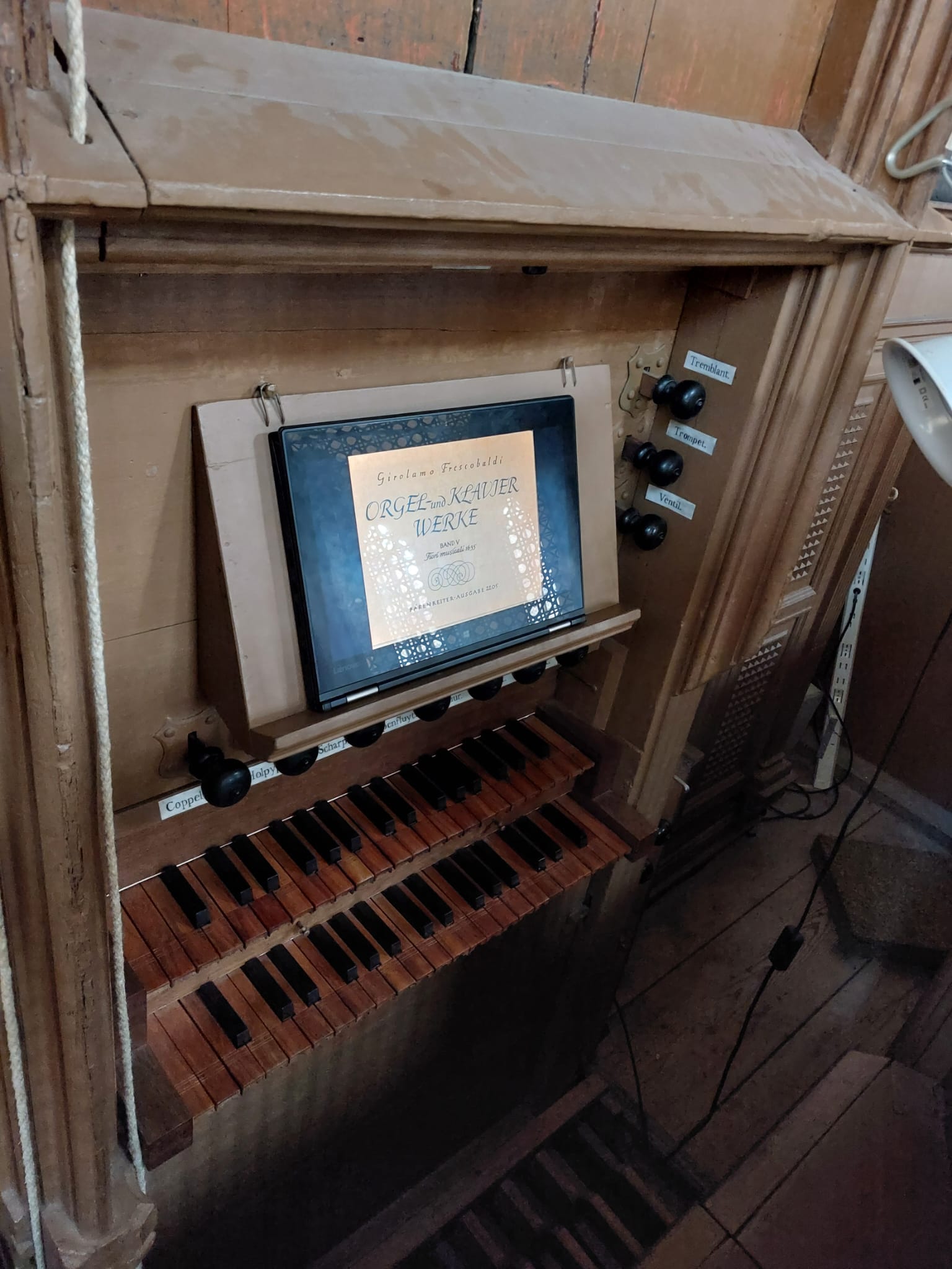 Concert op het koororgel in Alkmaar, het oudst bespeelbare orgel in Nederland