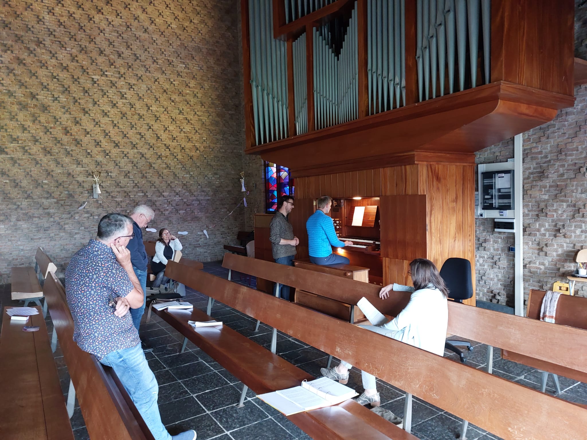 Praktijkcursus Muziek in de Kerk. Hoe zorg je ervoor de een gemeente prettig kan zingen? www.harryvanwijk.nl/cursus